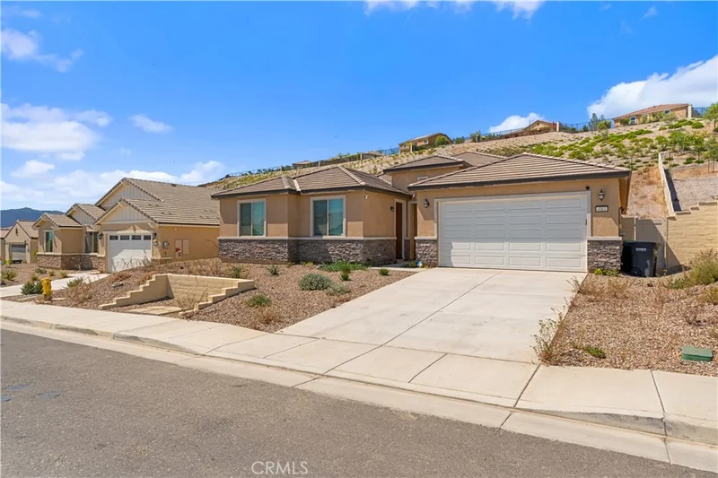 4061 Hudson photo 2