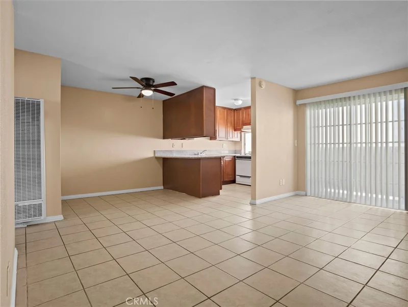 7243 Milton 5 photo 2