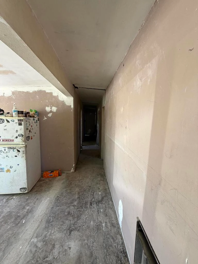 Interior 4