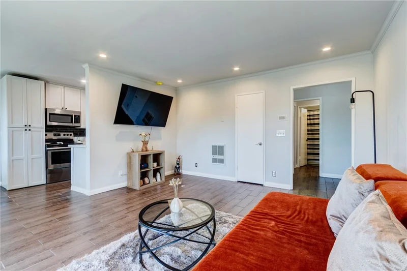Photo 2 of 3734 S Canfield Ave 330