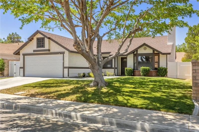 Photo 2 of 43039 Cromley Court