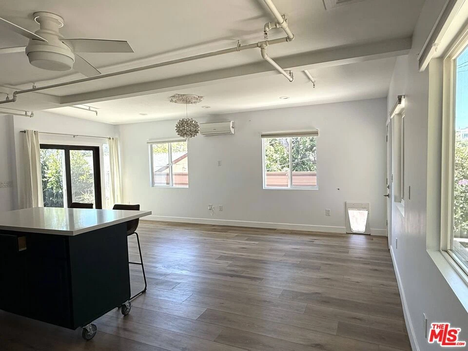 Interior 4