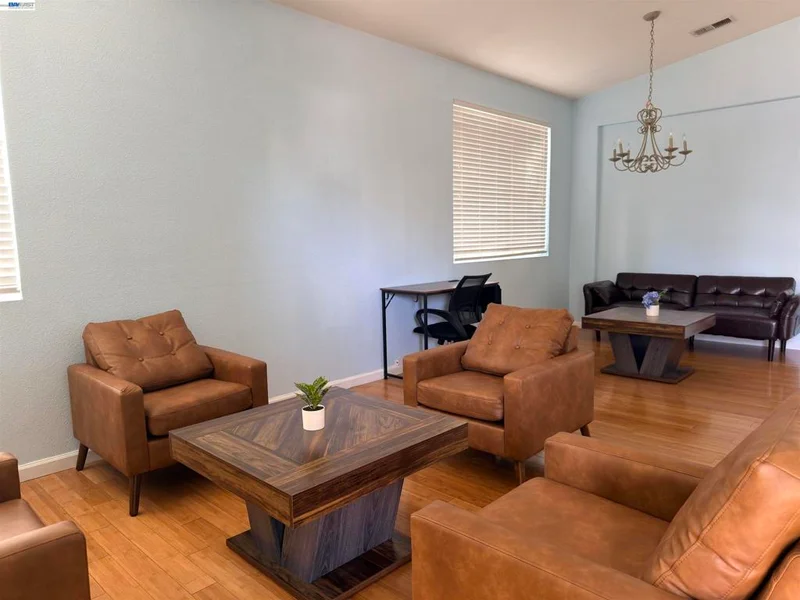 2516 Withrow Ln photo 2