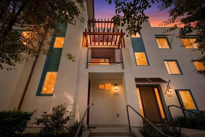 192 William Manly Street 6 photo 2