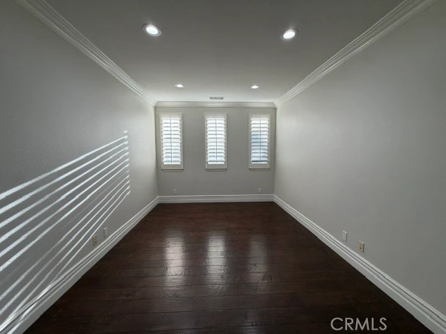 Interior 4