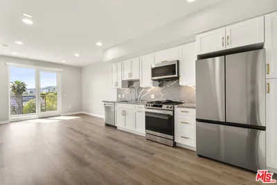 7428 Santa Monica Boulevard 204, West Hollywood, CA 90046