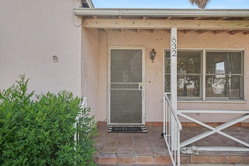 Photo 2 of 632 Claydelle Avenue