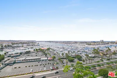 13700 MARINA POINTE Drive 702 photo 2