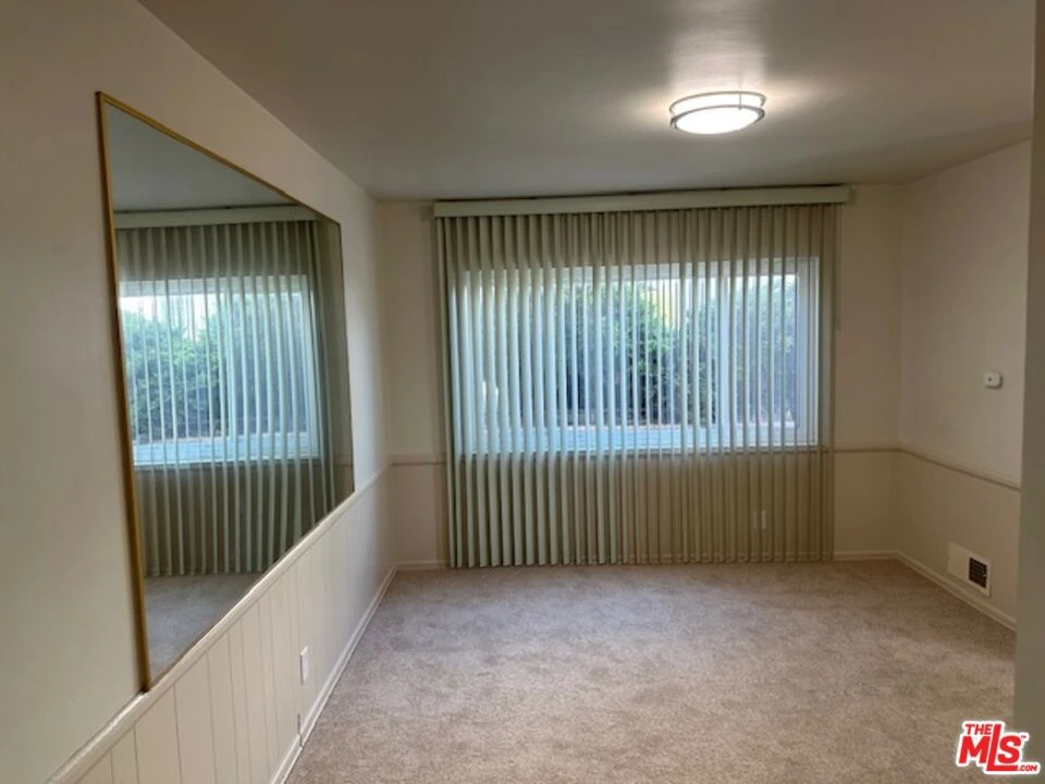 Interior 4