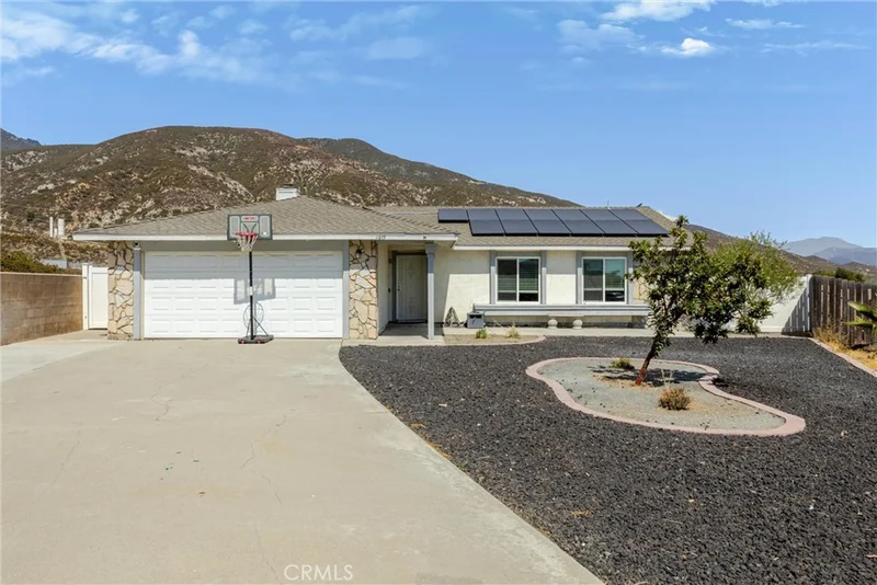Photo 2 of 6495 Ventura Avenue N