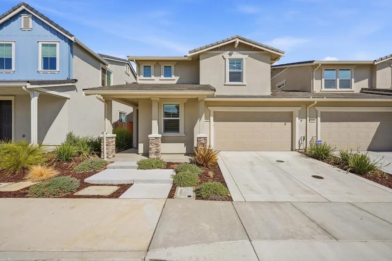 1649 Siderits Way photo 2