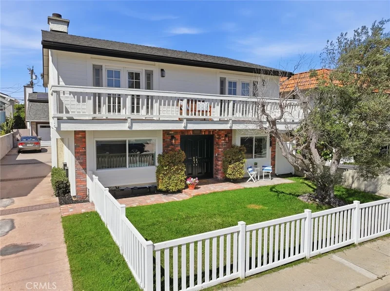 2215 Curtis Avenue A photo 2