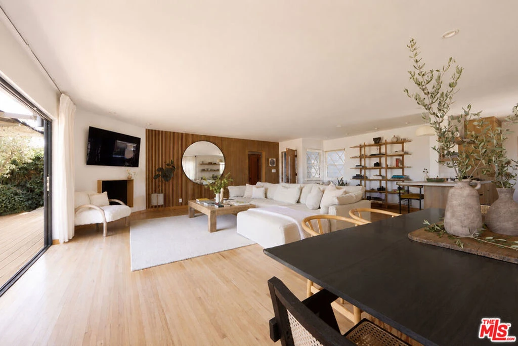 Interior 3