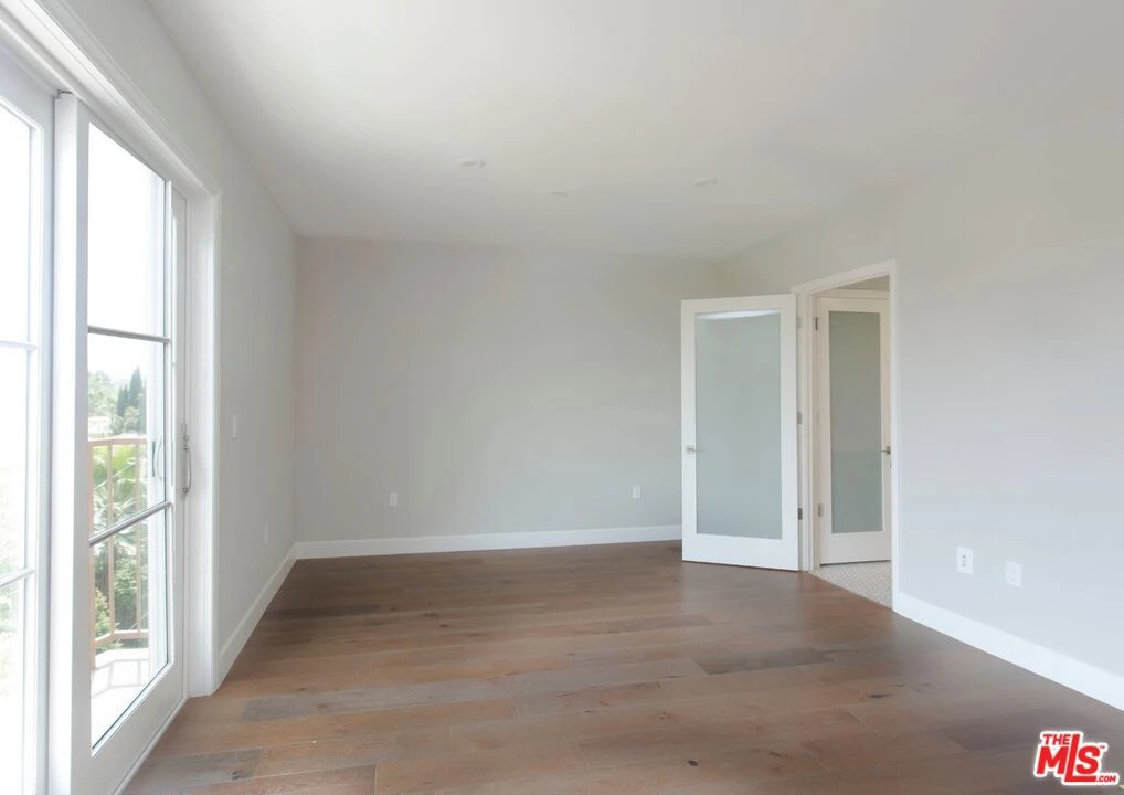 Interior 4