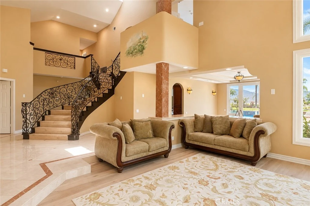 Interior 4