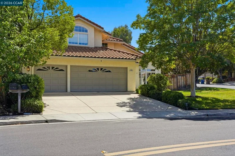 Photo 2 of 4700 Hunter Peak Ct