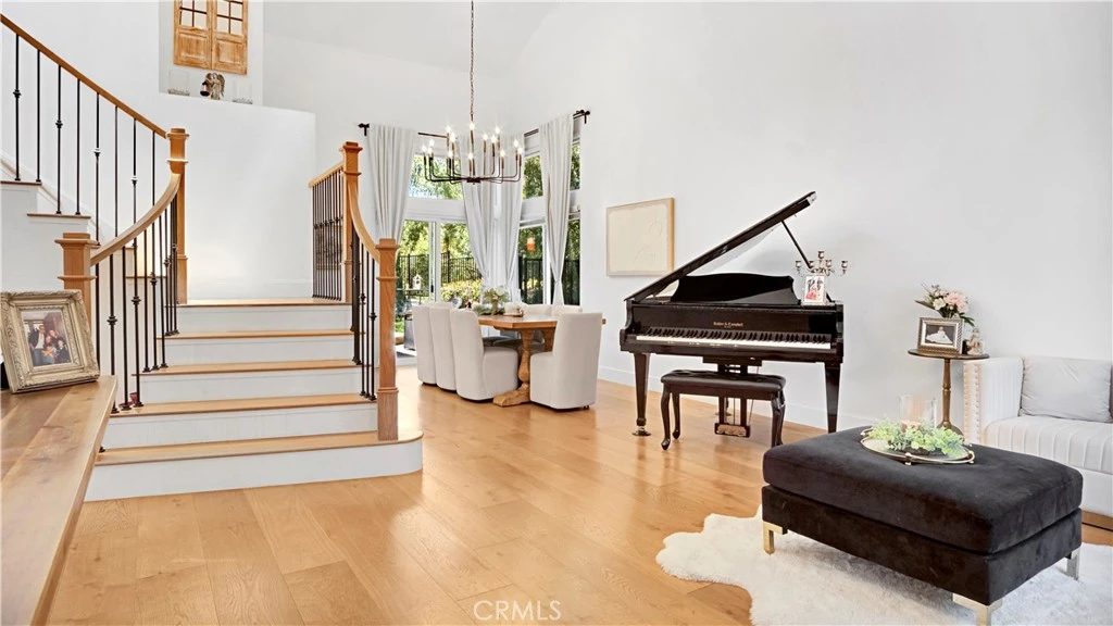 Interior 4