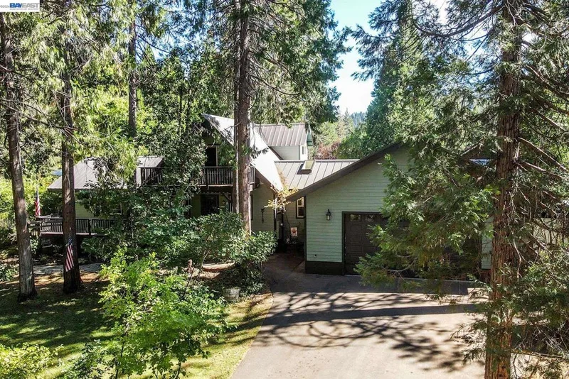 Photo 2 of 320 Airport Rd