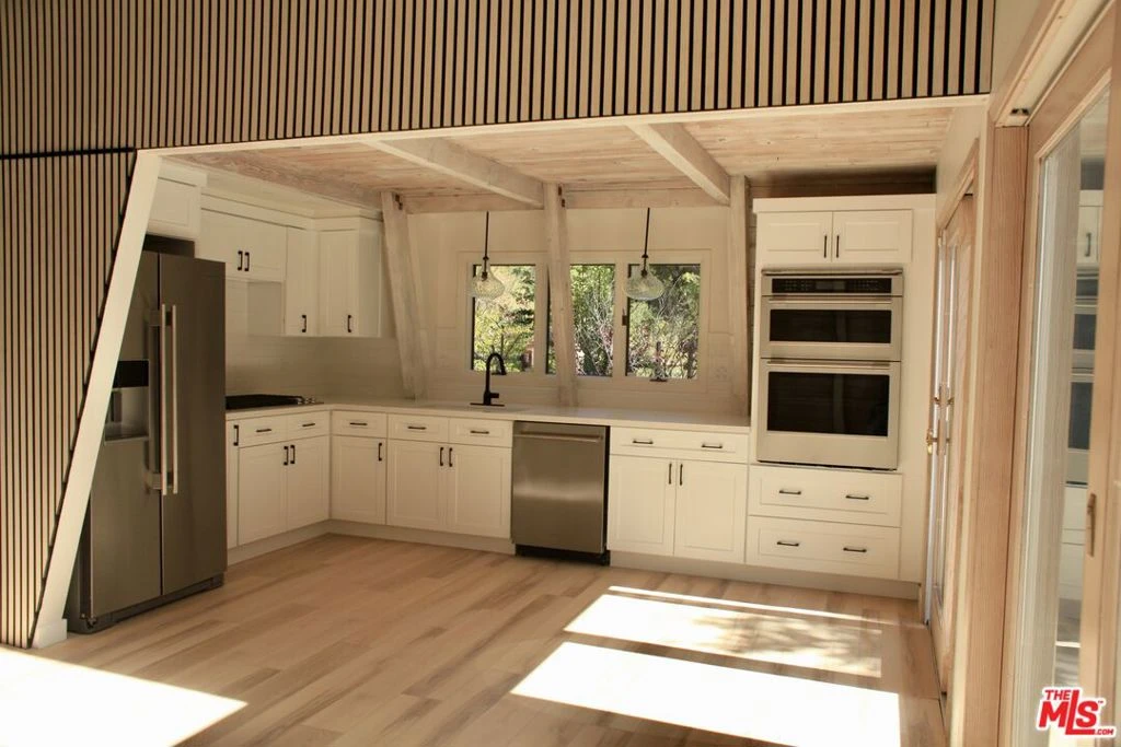 Interior 4