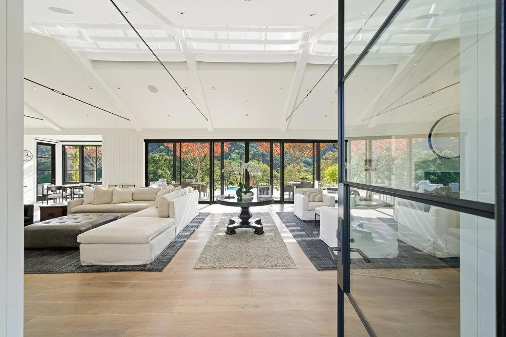 Interior 4