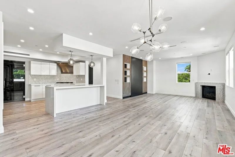 Photo 2 of 8121 Norton Avenue 403