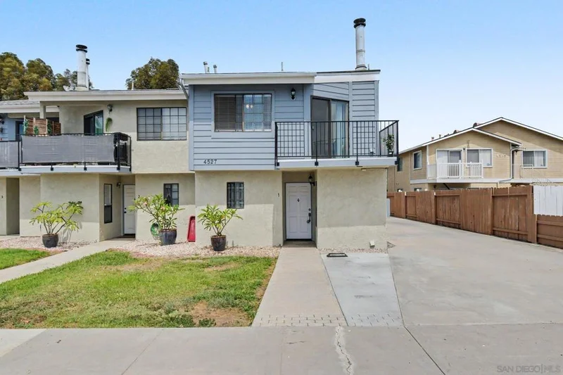 Photo 2 of 4527 Contour Blvd 1