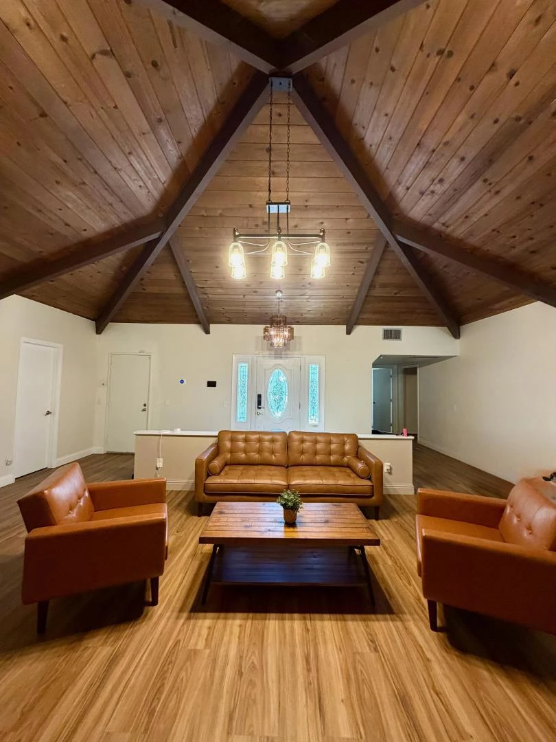 Interior 4
