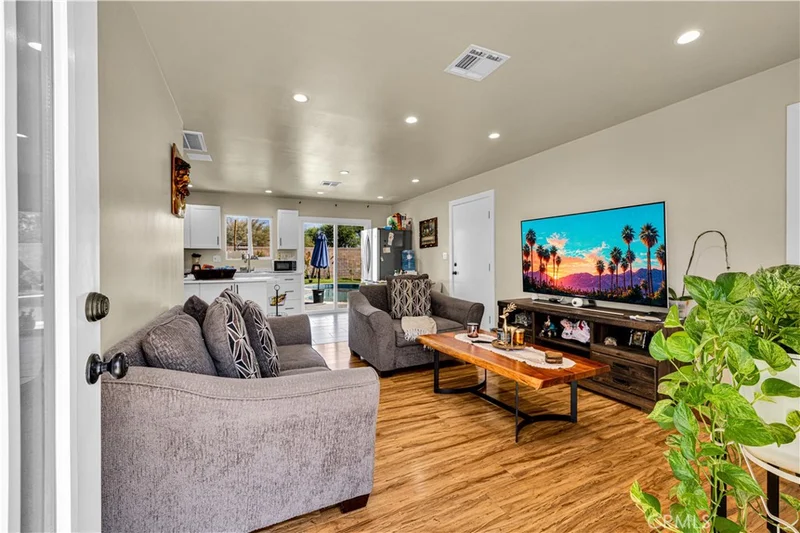 Photo 2 of 74250 Goleta