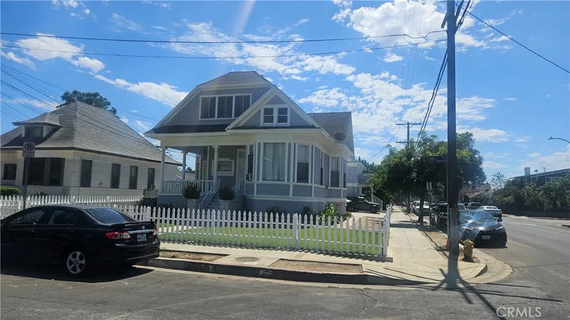 Photo 2 of 1540 W 28th