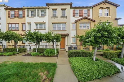 1012 Martin Luther King Dr, Hayward, CA 94541