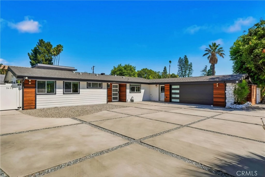 Interior 4