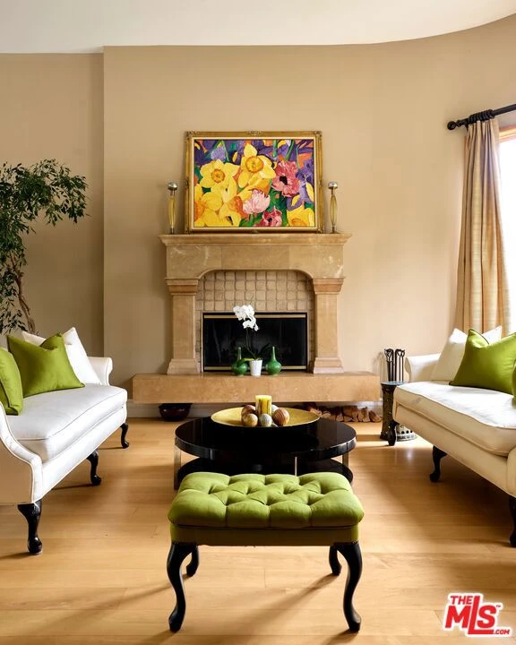 Interior 4