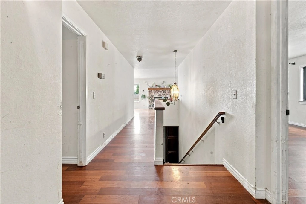 Interior 4