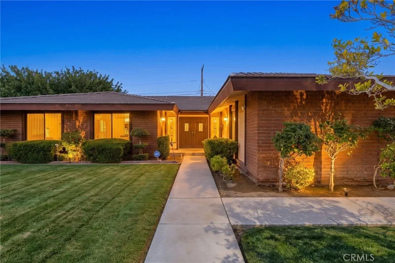 44608 Loneoak Avenue, Lancaster, CA 93534