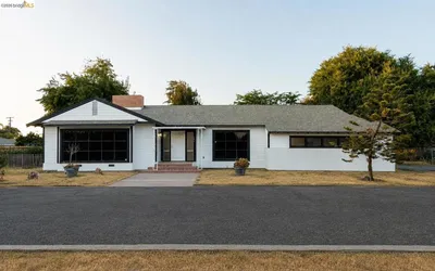 392 W Grand Ave, Porterville, CA 93257