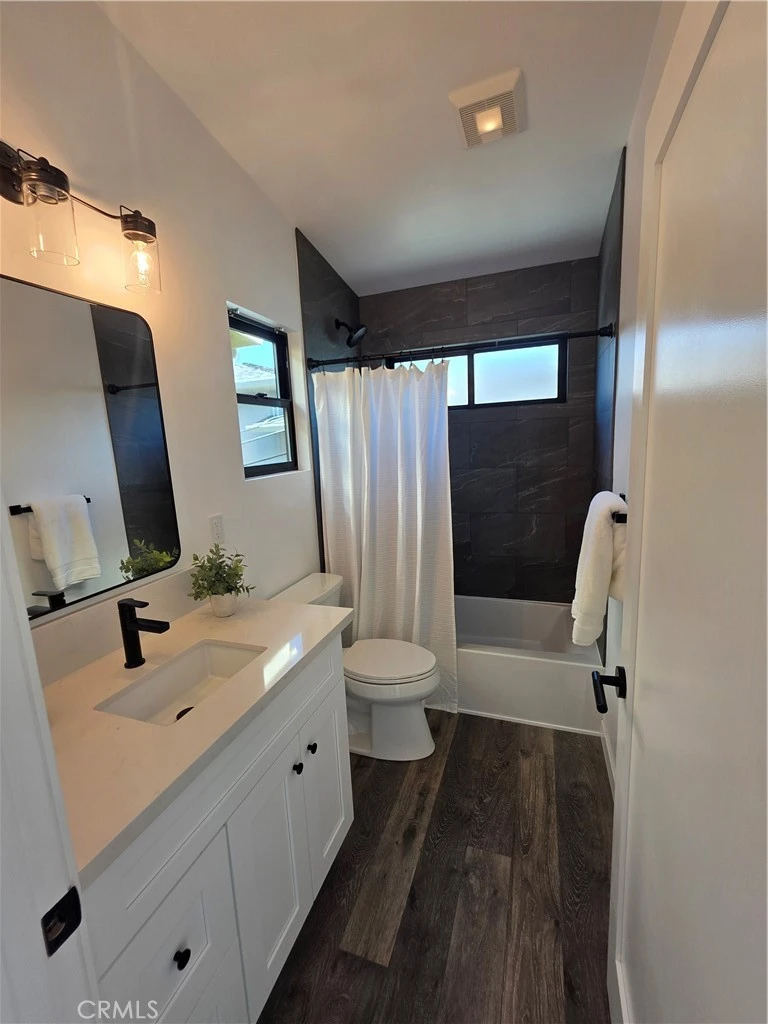 Interior 4