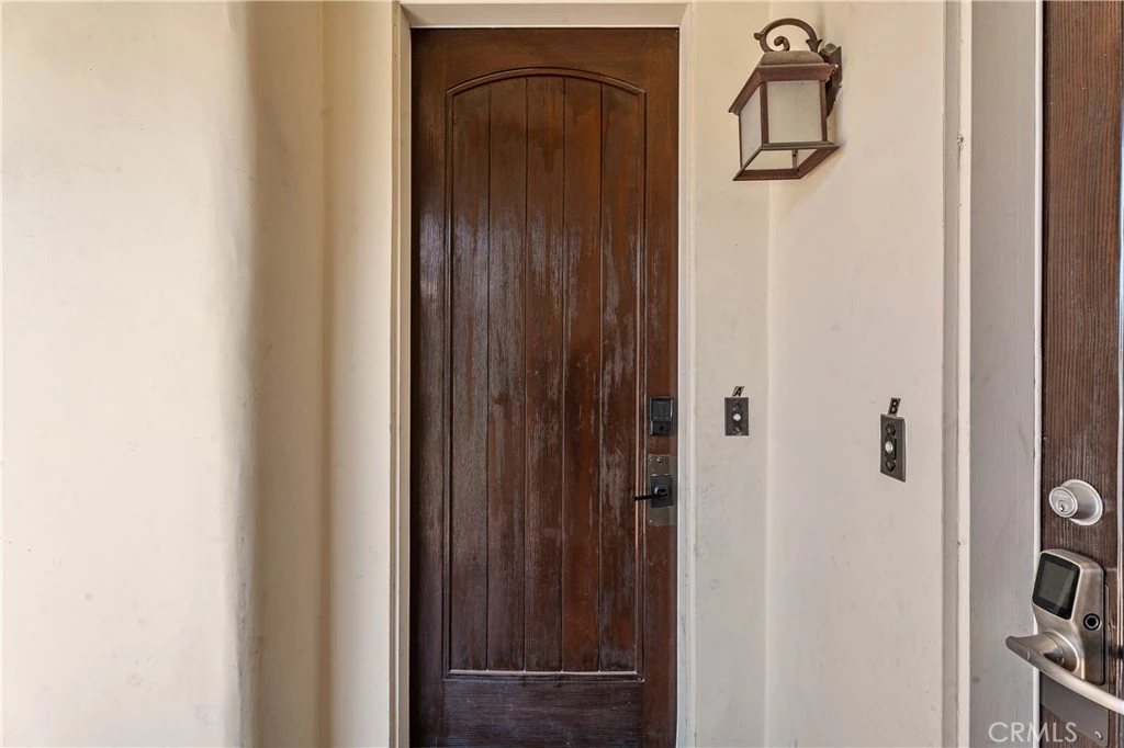 Interior 4