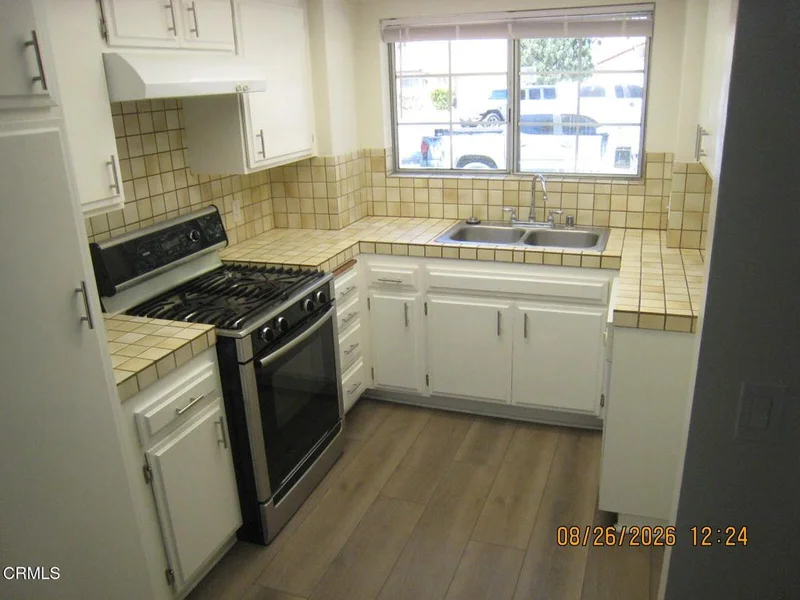 Photo 2 of 1020 Elmhurst Lane