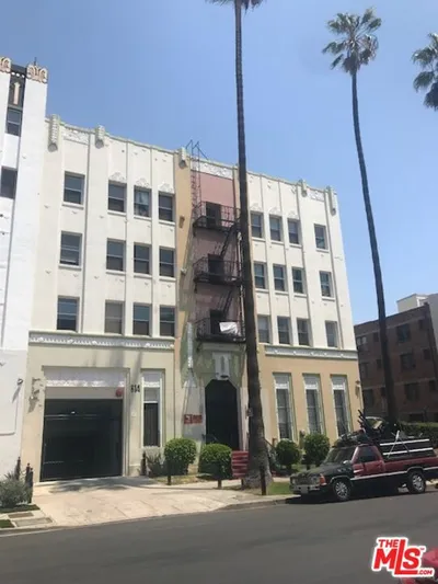814 S Hobart Boulevard 404, Los Angeles, CA 90005