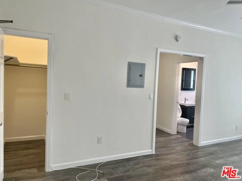 Interior 4
