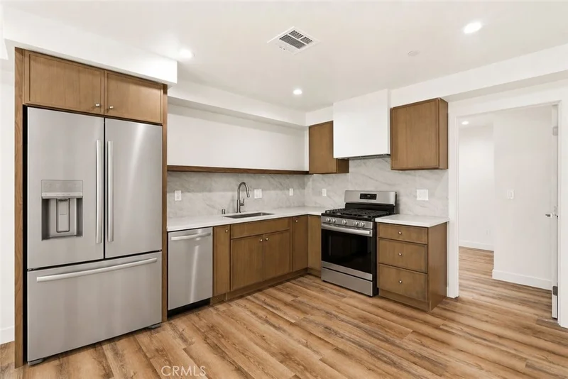 Photo 2 of 1122 N Beachwood 1/2