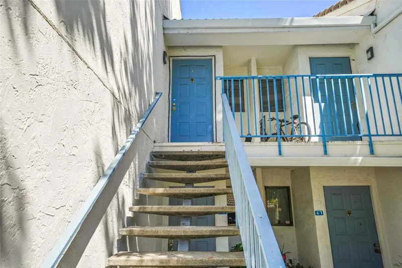 Photo 2 of 1055 N Capitol Avenue 66