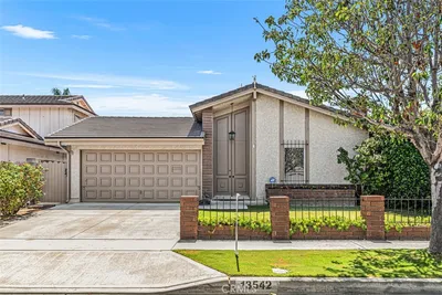 13542 La Jara, Cerritos, CA 90703