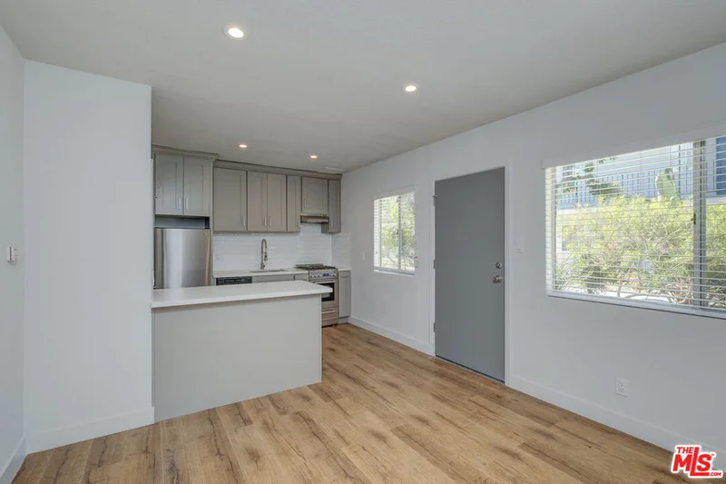 Photo 2 of 4140 Grand View Boulevard 14