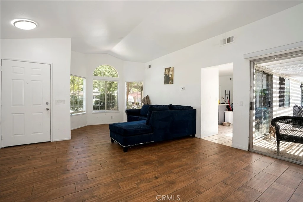 Interior 4