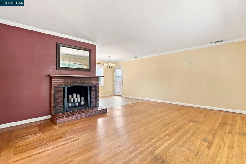 Photo 2 of 133 Kingsdale Dr