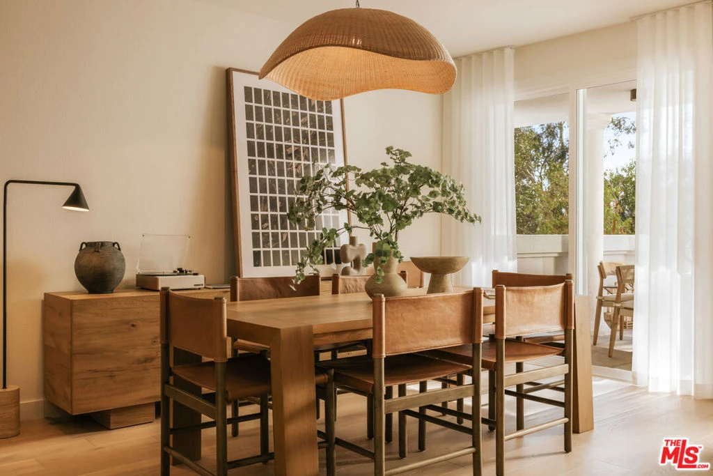 Interior 4
