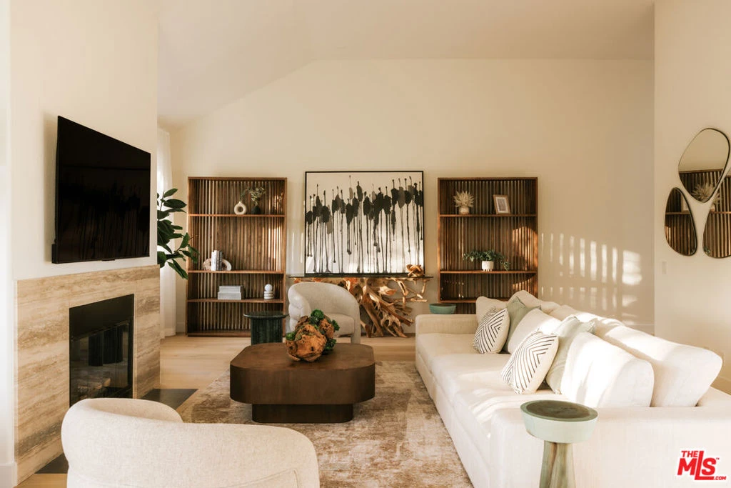 Interior 4