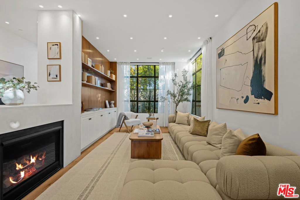 Interior 4