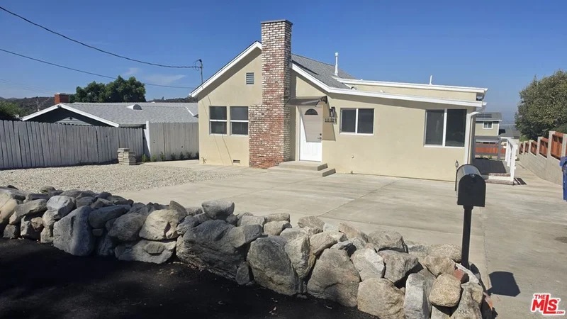 Photo 2 of 10323 Samoa Avenue